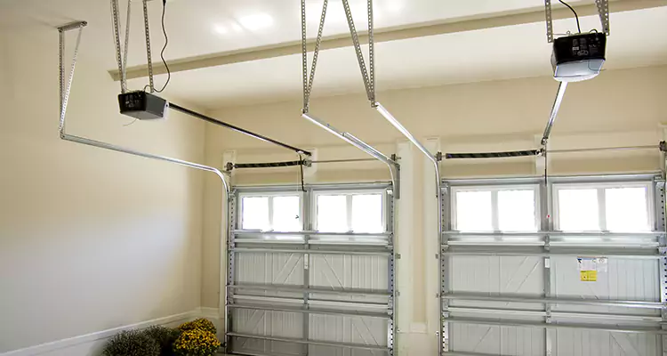 Residential Emergency Garage Door Repair in East Lake, FL