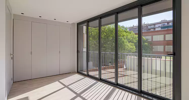 Fix Sliding Screen Door Track in East Lake, FL